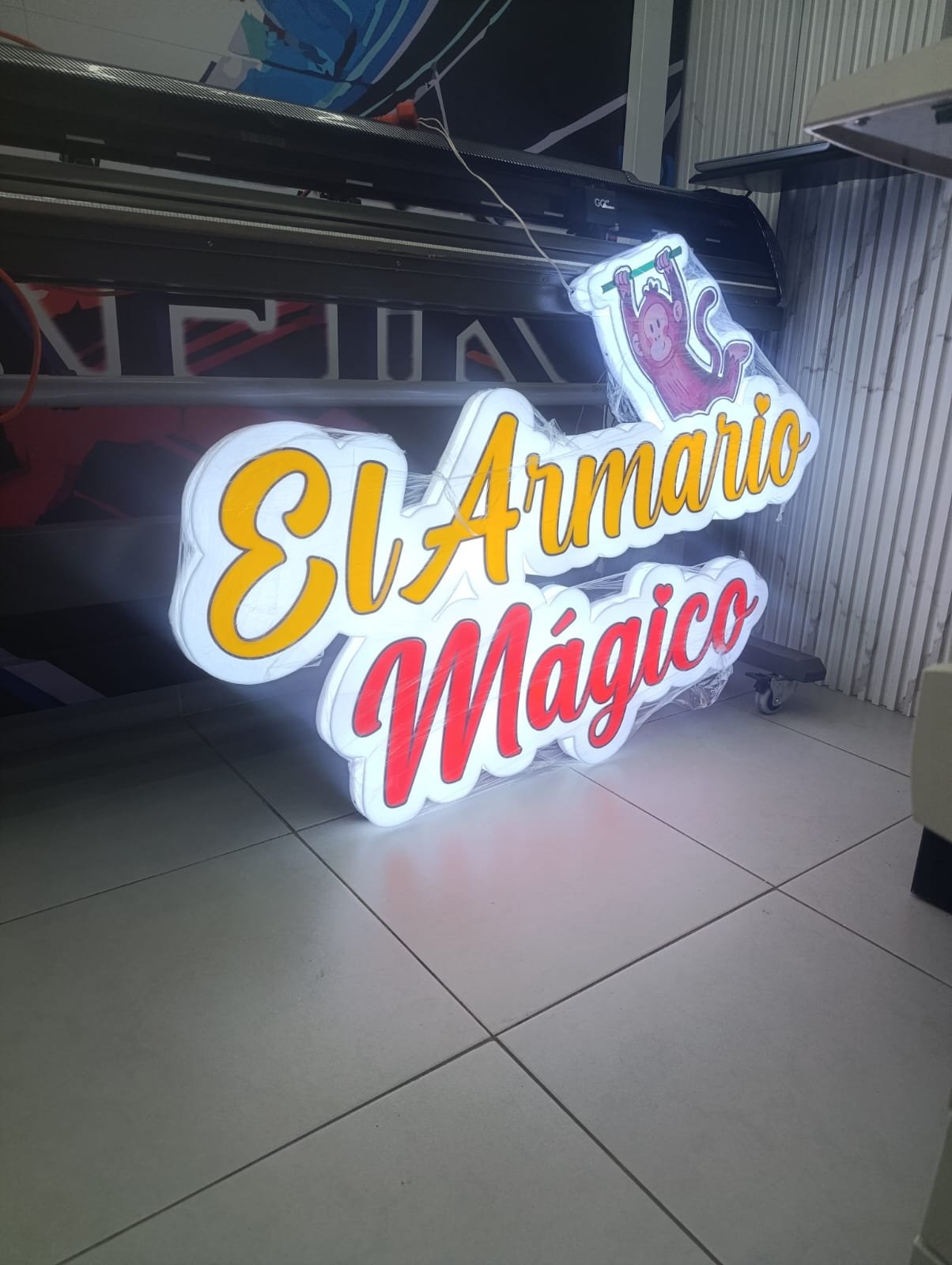 Avisos acrílicos fabricados por Neo Grafik Bogotá